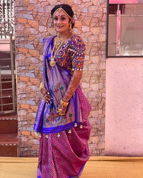 Gujrati Style Saree Drape, Gujrati Style Saree Look, Rani Pink Saree Contrast Blouse, Gujarati Saree Look, Patola Blouse, Dupatta Styling, Gujarati Saree, Lengha Blouse Designs, Saree Jacket Designs