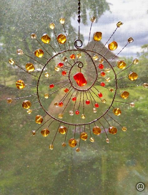 Carillons Diy, Crystal Suncatchers Diy, Wind Chimes Homemade, Suncatcher Diy, Glass Bead Crafts, Diy Suncatchers, Wind Chimes Craft, Diy Wind Chimes, Art Idea