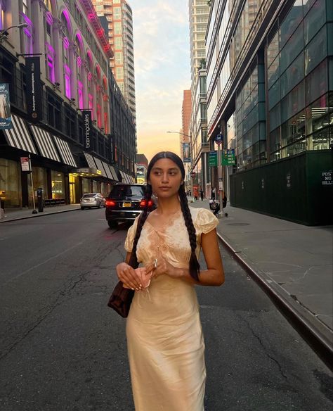 @ alvinabokhari Queen Outfits, Girl Fits, Mood Board Fashion, Going Out Outfits, Big Apple, Divine Feminine, Fast Fashion, Signature Style, Everyday Outfits