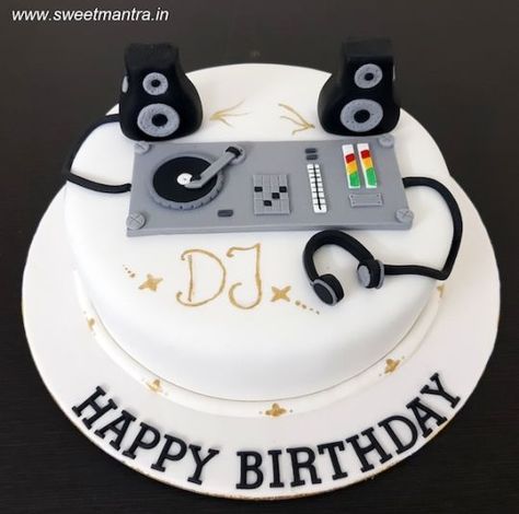 Dj Theme Cake, Dj Birthday Cake, Body Builder Cake, Dance Kathak, Happy Birthday Dj, Dj Cake, Gym Cake, Turntable Cake, Doctor Cake