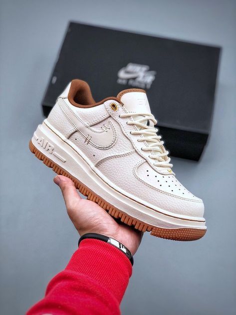 Nike By You Air Force 1 Ideas Men, Nike Air Force Luxe, Nike Air Force 1 Luxe, Air Force 1 Outfit Men, Air Force Shoes, Custom Shoes Diy, New Nike Air Force, All Nike Shoes, Nike Air Shoes