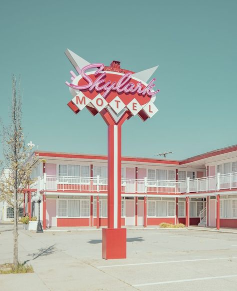 Retro Buildings Aesthetic, Western Motel Aesthetic, Motel 6 Aesthetic, Retro Motel Aesthetic, 1960s Motel, Queer Patches, Blender Abstract, Retro Buildings, Motel Aesthetic