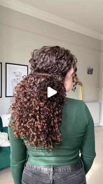 Sophie Marie on Instagram: "Quick and easy curly hairstyle idea 💖⏰  Perfect if you want your curls down but a little out the way!   💌Send to your curlfriends who could do with hairstyle inspiration x" Curly Hair French Twist, Second Day Curly Hairstyles, Curly Hair Updo Easy Natural Curls, Curly Hair Up, Hairstyle Idea, Cute Simple Hairstyles, Curly Hair Updo, Easy Hair Updos, Hairstyle Inspiration