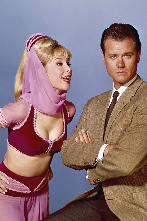 I Dream Of Genie, Larry Hagman, Barbara Eden, I Dream Of Jeannie, Dream Of Jeannie, Classic Television, Tv Couples, Actrices Hollywood, Old Tv Shows