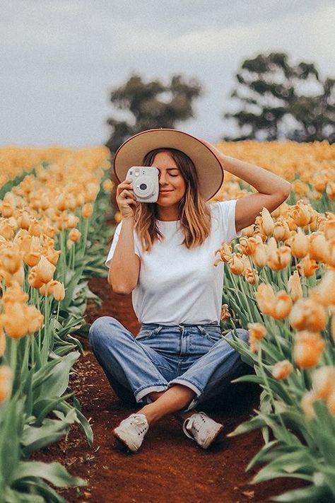 Spring Lifestyle Photography, Pizza Shoot, Tulip Photoshoot, Bicycle Photoshoot, Girls Photoshoots, Texas Tulips, Amsterdam Trip, Field Pictures, Tulip Field