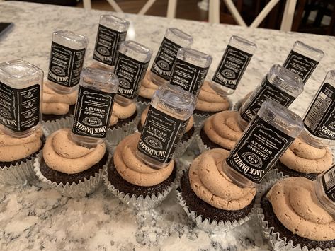 Jack Daniels 30th Birthday Party, Jack Daniels Themed Party, Jack Daniels Birthday Theme, 40th Birthday Cupcakes For Men, Jack Daniels Party Theme, Cupcakes With Box Cake, Birthday Cupcakes Ideas For Men, Sopranos Party, Jack Daniels Cupcakes