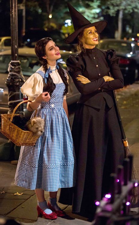 Dorothy and the Wicked Witch - Halloween Costumes Tv Characters Halloween Costumes, Dorthy Costume, Mother Daughter Halloween Costumes, Mother Daughter Costumes, Dorothy Halloween Costume, Wicked Witch Costume, Character Halloween Costumes, Dorothy Costume, Best Celebrity Halloween Costumes