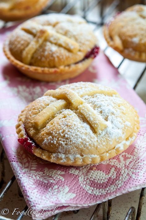 Scottish Thanksgiving Recipes, Welsh Recipes Traditional, Summer Pies, Welsh Cakes, British Foods, Scottish Food, Welsh Recipes, Scottish Recipes, Pies Maker