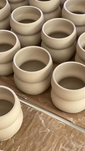 Beginner Pottery Ideas, Pottery Idea, Ceramic Wheel, Ceramics Design, Beginner Pottery, Wheel Throwing, Ceramic Workshop, Wheel Thrown Pottery, Pottery Crafts