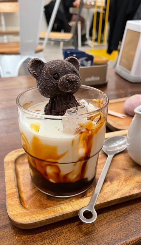 Bear Themed Drinks, Caffe Korean, Milk Bear, Coffee Bear, Bear Drink, Bear Recipes, Sleepover Food, Banana Split, Food Journal