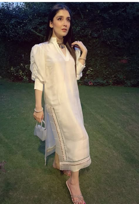 White Dress Design, White Kameez, Organza Kurti, Bow Sleeves, Organza Suits, Pakistani Dresses Casual, Beautiful Pakistani Dresses, Salwar Kamiz, Kurti Designs Party Wear