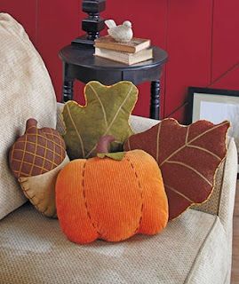 Need More Fiber: 101 Autumn Crafts - part 1 Pumpkin Cottage, Backyard Crafts, Acorn Decorations, Fall Bedroom Decor, Baby Mobil, Fall Sewing, Dekor Diy, Bantal Sofa, Fall Bedroom