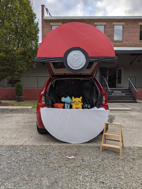 PokeBall trunk or treat Trunk Or Treat Pokemon, Trunk Or Treat Truck, Trunk Or Treat Decorating Ideas, Trunker Treat Ideas, Halloween Car Decorations, Luxury Bmw, Trunk Or Treat Ideas, Pokemon Halloween, Pokemon Diy