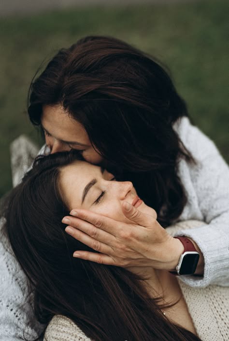 Mother and daughter photoshoot in a wild field Older Family Photography, Mother Daughter Wedding Photos, Mother And Daughter Photoshoot, Punk Photoshoot, Mom Daughter Photography, Mother Daughter Poses, Daughter Photo Ideas, Mommy Daughter Photos, Mother Daughter Pictures