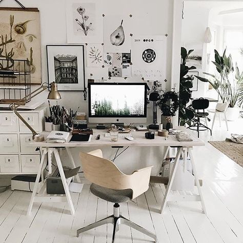 Fancy a Scandinavian style home office desk? Here is a charming workspace inspiration I Home Office Ideas I Desk Decor Goals I   Photo: margo.hupert.art  #workspace #homeoffice #deskgoals #desk #minimalsetups #workstation #office Office Inspiration Workspaces, La Apartment, My Scandinavian Home, Cool Office Space, Scandinavian Style Home, Home Office Inspiration, Work Office Decor, Dekorasi Kamar Tidur, Design Blogs