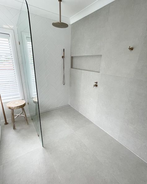 Large Format Concrete Tiles, Bathroom Grey Floor Tiles White Walls, Large Stone Tile Bathroom, Big White Bathroom Tiles, Neutral Bathroom Tiles Ideas, Extra Large Bathroom Tiles, Large Floor Tiles Bathroom, Concrete Bathroom Floor Ideas, Large Gray Tile Bathroom