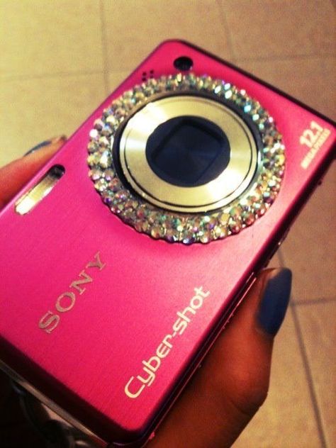 Trashy Y2k Aesthetic, Pink Camera, The Bling Ring, Trashy Y2k, 2000s Aesthetic, Everything Pink, All That Glitters, Pink Love, 2000s Fashion