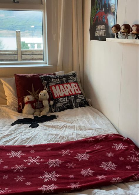 Avengers Bedroom Aesthetic, Marvel Dorm Room, Marvel Room Decor Aesthetic, Spider Man Room Decor Aesthetic, Marvel Inspired Room, Marvel Decorations Room, Nerdy Bedroom Aesthetic, Spider Man Room Aesthetic, Marvel Bedroom Aesthetic