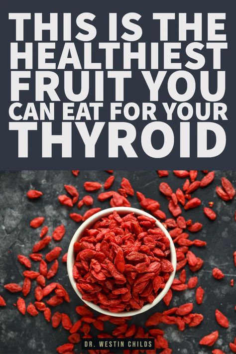 Let's face it: people are not giving fruits the attention they deserve because they are filled with sugar. Sugar has become enemy number one in diets like keto and carnivore but the reality is that fruits have a lot to offer, especially to thyroid patients. Eating fruits provides your thyroid gland with better antioxidant power, better thyroid function, better gut health and subsequent thyroid medication absorption, and much more. Support your thyroid and feel better by eating these 5 fruits. Thyroid Issues Signs, Thyroid Friendly Foods, Low Thyroid Diet, Thyroid Healing Foods, Hypothyroid Diet, Natural Thyroid Remedies, Thyroid Healthy Foods, Thyroid Exercise, Foods For Thyroid Health