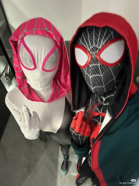 Love couple pareja novios boyfriend girlfriend spiderman cute chico y chica Marvel Couple Ava, Spider Man Halloween, Spiderman Black Cat, Mom Halloween Costumes, Spiderman And Spider Gwen, Spiderman Outfit, Couple Cosplay, Spiderman Art Sketch, Spiderman Costume