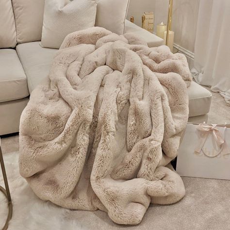 Rowen x Charlotte Dawson | Luxury Bedroom Collection – Rowen Homes Rowen Homes, Applique Pillow, White Bed Sheets, Applique Pillows, Neutral Interiors, Neutral Bedroom, Fur Blanket, Printed Cushions, Bedroom Collection