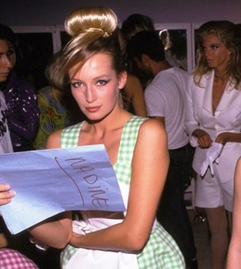 90's Supermodel Estelle Lefébure at backstage mugler fashion show.1991 Mugler Fashion Show, Thierry Mugler Runway, Mugler Runway, Mugler Fashion, Estelle Lefébure, French Models, French Fashion Designers, Most Beautiful People, Thierry Mugler