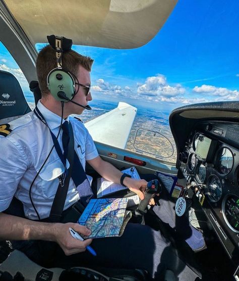 Captain Airplane Pilots, Airport Design Concept, Cessna Cockpit, Aviation Student, Wings Reference, Aeroplane Pilot, Pilot Cockpit, Aviation School, Pilot Course