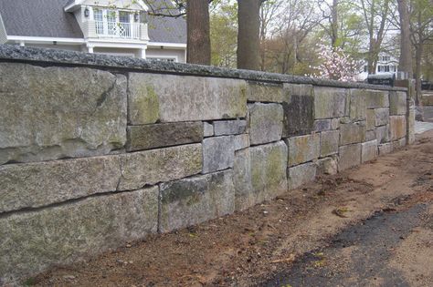 More irregular shaped blocks make for an interesting wall Block Retaining Wall, Retaining Wall Steps, Stone Walls Garden, Retaining Wall Blocks, Garden Retaining Wall, Granite Blocks, Rock Walls, Stone Retaining Wall, Compound Wall