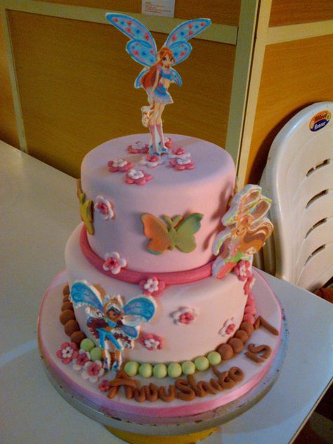 Children's Birthday Cakes - birthday cakes showing edible pictures of winx club characters Winx Club Characters, Cake Mix Cobbler, Jasmine Cake, Cake Mix Muffins, Wedding Cake Setting, Club Birthday, Little Pony Cake, Cake Show, Dessert Recipies