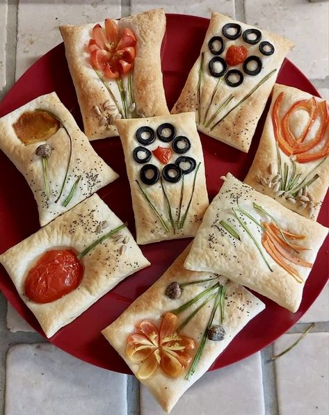 Focassia Recipe, Food Art For Kids, Bread Art, Lake Food Ideas Summer, Food Ideas Summer, Lake Food Ideas, Focaccia Bread, Savoury Baking, Summer Lake