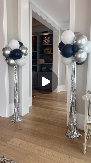 Graduation Balloon Decoration Ideas, How To Balloon Columns, Graduation Party Balloon Decorations, Balloon Tower Diy, Diy Columns, Prom Decorations Diy, Balloon Columns Ideas, Grad Party Diy, Graduation Balloon Decorations