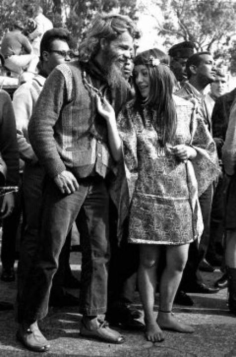 Authentic 'Summer of Love' hippies in the Haight as well as ... Arte Hippy, Mundo Hippie, Woodstock Hippies, 1960s Hippie, Woodstock 1969, 60s Hippie, Boho Chique, Hippie Movement, Beat Generation