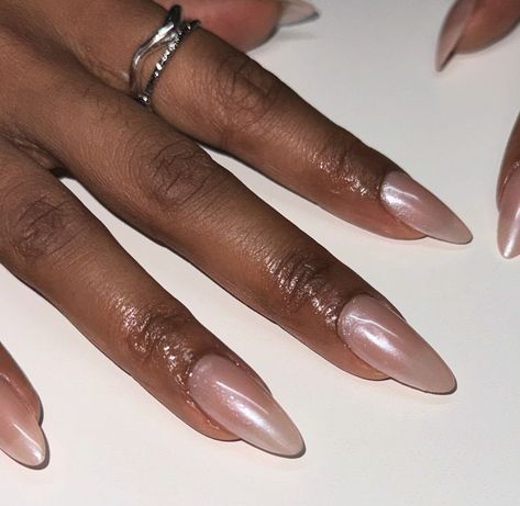 Classy Almond Nails, White Chrome Nails, Engagement Nails, Opal Nails, Chrome Nails Designs, London Nails, Simple Gel Nails, Seasonal Nails, Pearl Nails