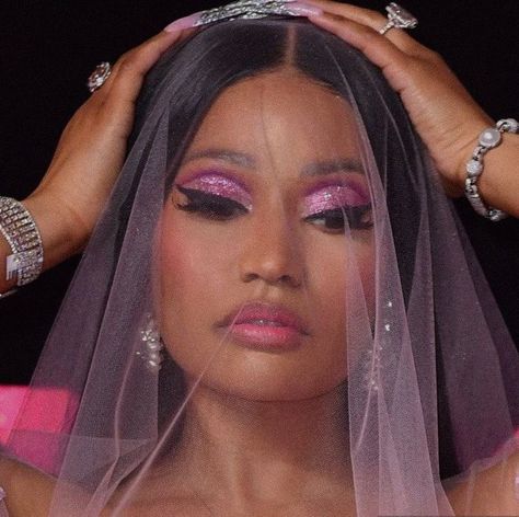 Nikki Minaj Makeup, Nicki Minaj Concert Makeup Looks, Nicki Minaj Makeup Looks, Nicki Minaj Nails Ideas, Nicki Minaj Concert Outfit Ideas, Nicki Minaj Jewelry, Nicki Minaj Hair, Nicki Minaj Birthday, Nicki Minaj Nails