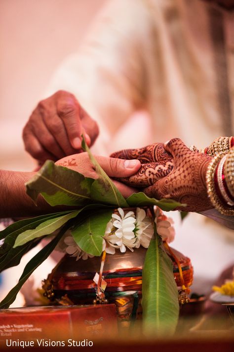 A bride and groom wed in an Indian wedding ceremony. | Photo #21569 Bengali Wedding Photography, Indian Wedding Rituals, Marriage Images, Indian Wedding Poses, Indian Marriage, Marriage Photography, Indian Wedding Photography Couples, Bridal Photography Poses, Indian Wedding Couple Photography