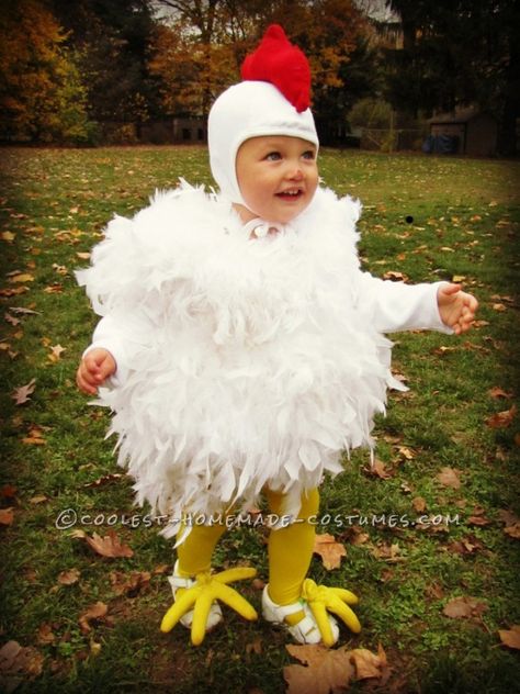 Cutest Chicken Homemade Costume: This cutest Chicken costume was originally made for my oldest daughter, 7 years ago. And it is just as cute on her baby sister, as the day she wore it Chicken Costume Diy, Baby Chicken Halloween Costume, Toddler Chicken Costume, Chicken Costume Kids, Baby Chicken Costume, Karneval Diy, Obličejové Masky, Chicken Halloween, Chicken Costume