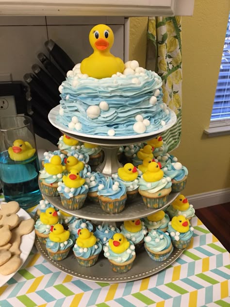 Rubber Ducky First Birthday Bubbles are white fondant Lucky Duck Birthday, Duck Birthday Theme, Baby Boy Shower Ideas, Duck Baby Shower Theme, Rubber Ducky Cake, Rubber Ducky Party, Rubber Ducky Birthday, One Lucky Duck, Rubber Duck Birthday