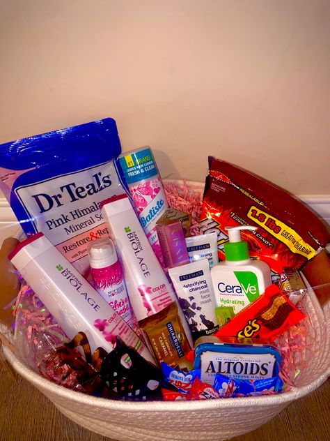 Basket Full Of Gifts, Gift Basket Questions, Female Gift Basket Ideas, Cowgirl Gift Basket, Gf Basket Ideas, Thank You Basket Ideas For Women, Womens Gift Basket Ideas, Birthday Baskets For Women Diy, Gift Basket Ideas For Grandma