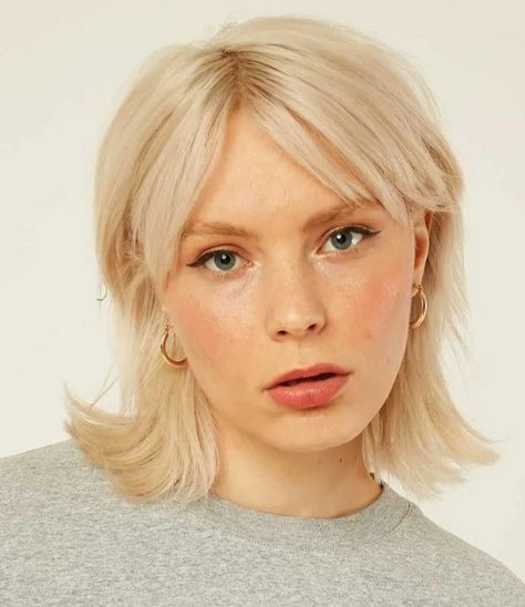 Blonde Short Layered Hair, Soft Mullet Wolf Cut, Short Hair Flipped Out Ends, Wolf Cut Fine Hair, 70s Haircut Short, Soft Mullet, Layer Hair, Hair Instagram, Ideas For Decorating