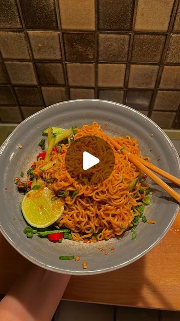 Sara | Saralein 🌱 on Instagram: "Indomie Mi Goreng chili oil noodles 🌶️ 

Boil 2 packs of Indomie noodles for 2 minutes or until they reach your desired texture. I like mine a bit chewy, not soggy! Rinse with cold water to stop the cooking process.

Prepare the seasoning:
In a separate bowl, add: 1 chopped red pepper
A handful of chopped spring onions
1 small shallot, diced
Indomie seasoning and sauce
1 tsp gochugaru (or regular chili flakes for extra spice)
1 tsp dark soy sauce
Lots of lime juice (adjust to taste)
4-5 minced garlic cloves

Heat 2-3 tbsp of oil in a pan. Add the minced garlic, sauté until fragrant, then pour the hot garlic oil over the spice mixture in the bowl.

Combine everything:
Add the noodles to the bowl and mix thoroughly until well-coated.

Top with more spring o Indomie Recipe, Indomie Noodles, Chili Oil Noodles, Mi Goreng, Oil Noodles, Dark Soy Sauce, Garlic Oil, Spring Onions, Chili Oil