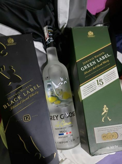 Drinks Alcohol Aesthetic, Green Label Whisky, Liquor Snapchat, Johnnie Walker Green Label, Liquor Cake, Alcoholic Drinks Pictures, Daaru Party Pic, Aesthetic Party, Party Drinks Alcohol