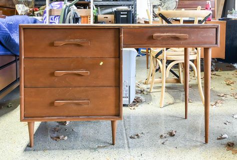 White Mid Century Desk, Painted Mid Century Desk, Mid Century Modern Desk Makeover, Mcm Desk Makeover, Painted Mid Century Furniture, Mid Century Desk Makeover, Refinished End Tables, Mid Century Writing Desk, Mcm Desk