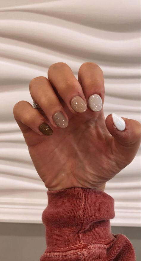 Tan Brown Nails Acrylic, Short Nails Ideas Neutral Colors, Nail Ideas Fall Square, Fall Nails Colours, Tan Gel Nails Design, 1 Color Nail Ideas, Nail Idea Christmas, Light To Dark Brown Nails, Short Cute Nails Fall