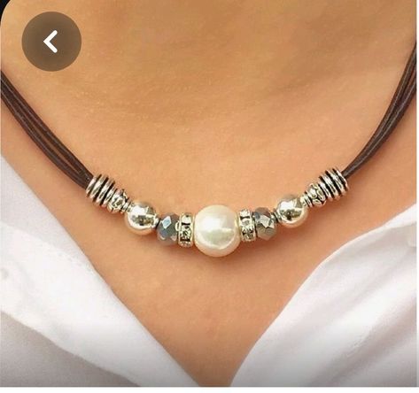 Leather Cord Necklace Pendant, Leather Necklace Ideas, Necklace Making Ideas, Handmade Jewelry Ideas Necklace, Leather Necklace Diy, Leather Necklace Women, Diy Choker Necklace, Leather Pearl Jewelry, Leather Beaded Necklace