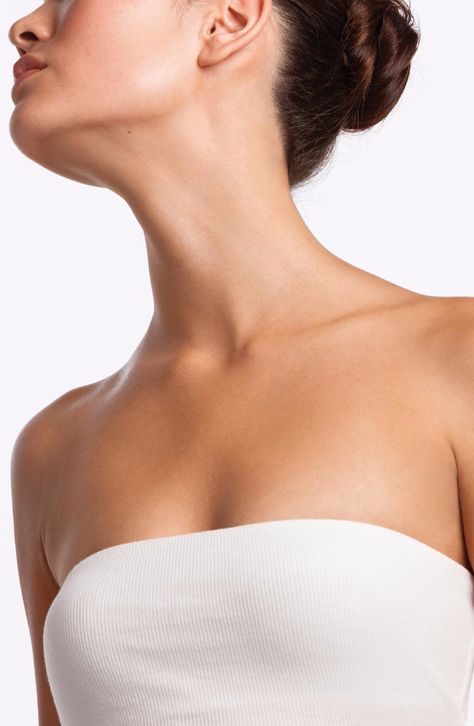 You probably have a daily routine to take care of the skin on your face, but are you properly caring for the skin on your neck and décolleté? Learn how to help keep this area looking youthful! Medspa Marketing, Neck Aesthetic, Med Spa Marketing, Skin Fungus, Skin Pigmentation, Facial Routines, A Daily Routine, Crepey Skin, Simple Skincare Routine