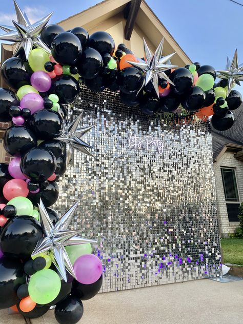 80s Party Backdrop, 90s Decorations Party, Neon Decorations Party, Glow In The Dark Backdrop, Blast From The Past Party Theme, 80s Theme Balloon Garland, 80s Decorations Party, 80s Photo Booth Backdrop, Birthday Balloons Ideas