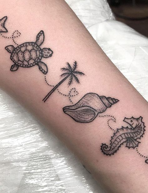 31 Simple Yet Striking Tattoos And What They Mean Sea Animals Tattoo, Sea Life Tattoos, Beachy Tattoos, Starfish Tattoo, Tropical Tattoo, Tato Jari, Seashell Tattoos, Seahorse Tattoo, Turtle Tattoo Designs