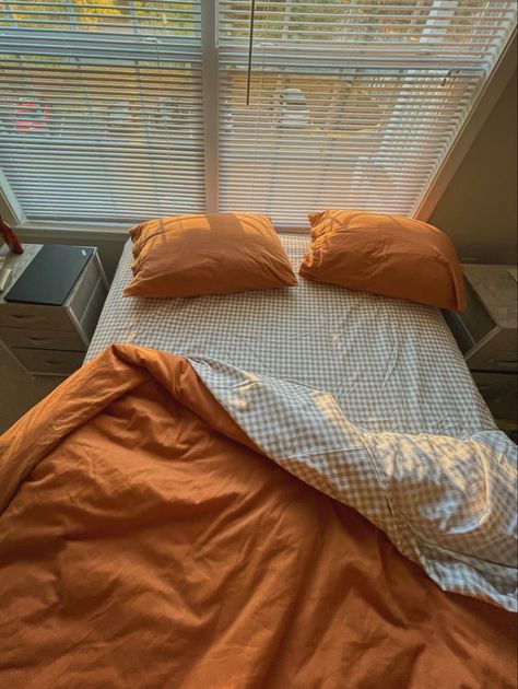 Room With Orange Bedding, Tan Orange Aesthetic, Orange Bedspread Ideas, Orange Rust Bed, Pumpkin Orange Bedding, Orange Bed Sheets Aesthetic, Rust Duvet Cover Bedroom, Burnt Sienna Bedding, Bed Orange Aesthetic