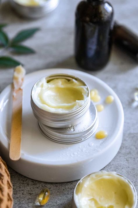 Healing Honey Lip Balm & Best Essential OIls for Dry Lips Tallow Lip Scrub, Diy Lip Balm Without Coconut Oil, Honey Lip Mask Diy, Homemade Lip Mask Recipe, Lip Mask Recipe, Homemade Lip Mask, Lip Oil Recipe, Remedies For Chapped Lips, Bees Wax Lip Balm