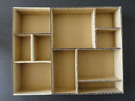 Shadow Box Kunst, Buku Diy, Shadow Box Picture Frames, Military Shadow Box, Box Picture Frames, Diy Shadow Box, Cardboard Box Crafts, Fancy Boxes, Box Shelves